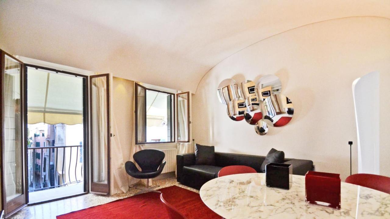 Ai Bareteri Luxury Canal View Venedig Eksteriør billede