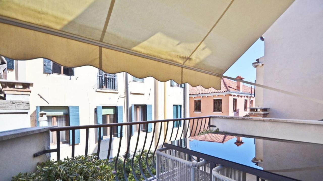 Ai Bareteri Luxury Canal View Venedig Eksteriør billede