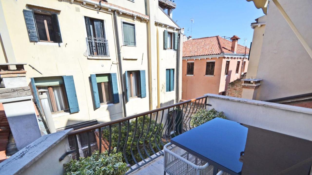Ai Bareteri Luxury Canal View Venedig Eksteriør billede