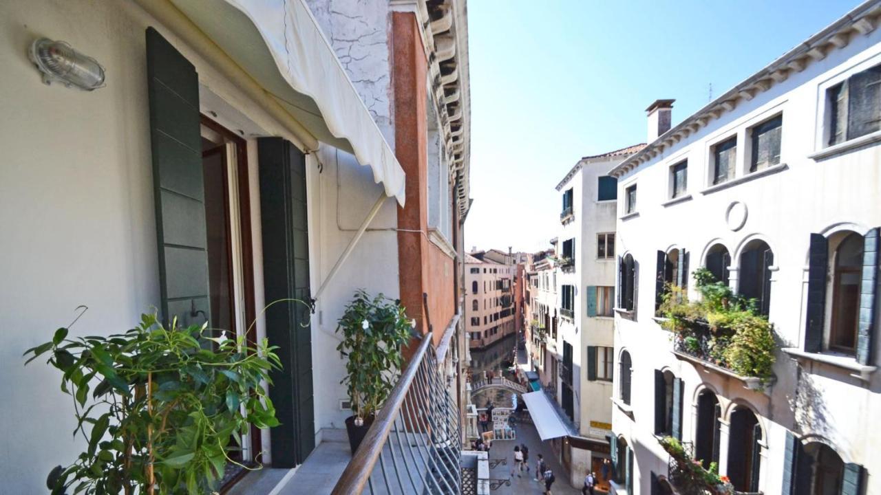 Ai Bareteri Luxury Canal View Venedig Eksteriør billede