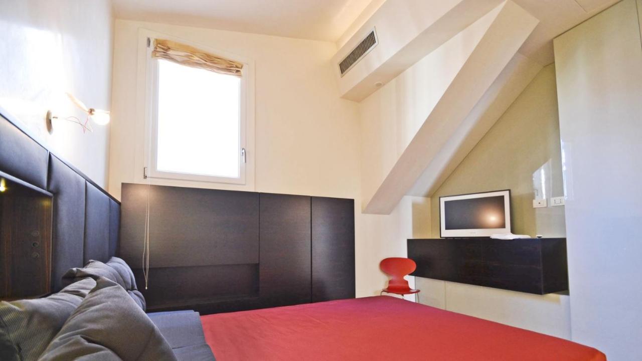 Ai Bareteri Luxury Canal View Venedig Eksteriør billede